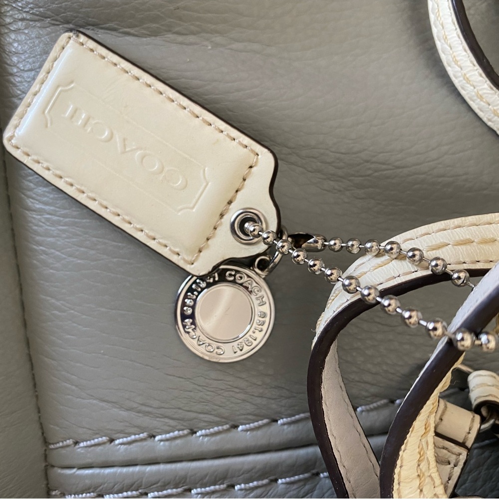 Coach Beige and Chalk Signature Canvas Tote - Picture 5 of 8